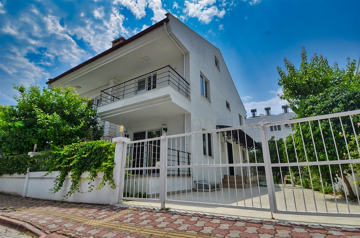 Вилла планировки 5+1 в районе Кемер - Анталия 