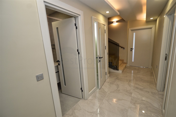 Вилла планировки 5+1 в лайоне Лара - Анталия 