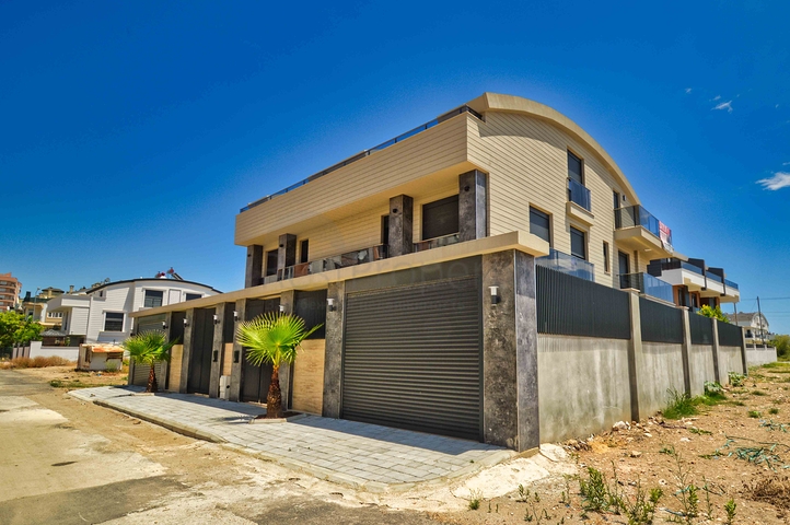 Вилла планировки 5+1 в лайоне Лара - Анталия 