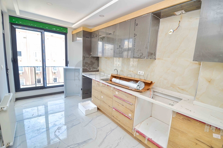 Квартира планировки 3+1 дуплекс в центре города Анталия 