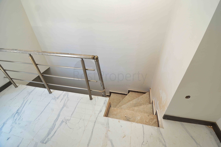 Квартира планировки 3+1 дуплекс в центре города Анталия 