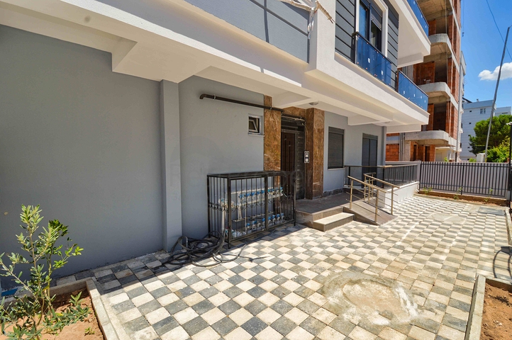 Квартира планировки 3+1 дуплекс в центре города Анталия 