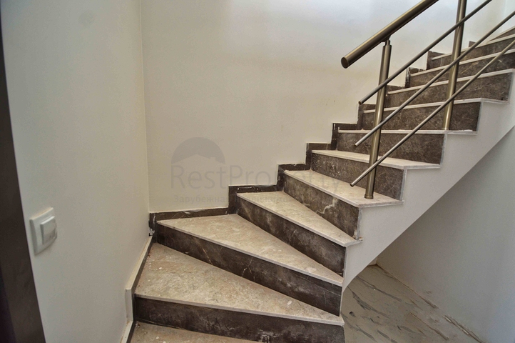 Квартира планировки 3+1 дуплекс в центре города Анталия 