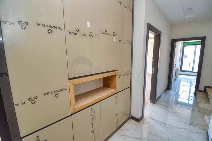 Квартира планировки 3+1 дуплекс в центре города Анталия 