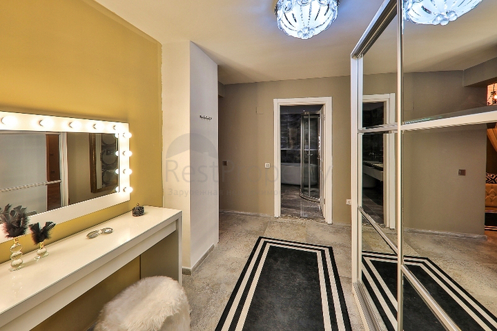 Вилла с бассейном планировки 5+1 в районе Фетхие 