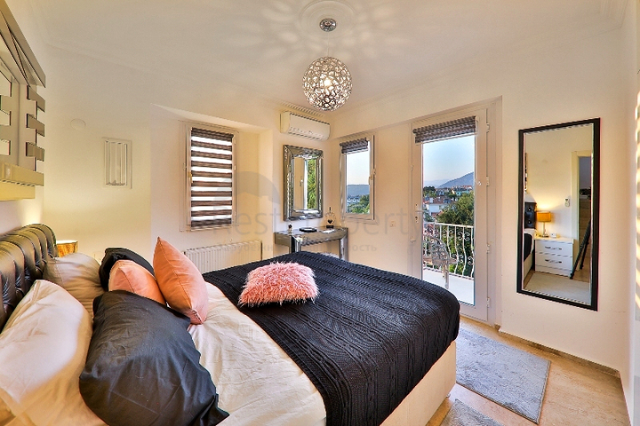 Вилла с бассейном планировки 5+1 в районе Фетхие 