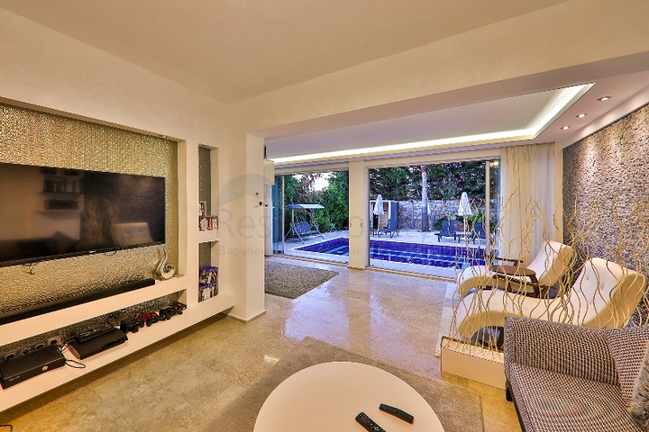 Вилла с бассейном планировки 5+1 в районе Фетхие 