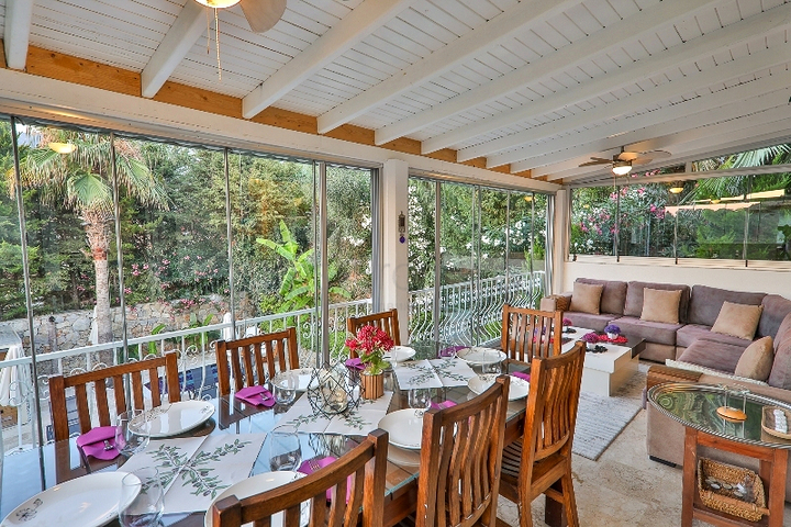 Вилла с бассейном планировки 5+1 в районе Фетхие 