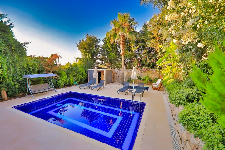 Вилла с бассейном планировки 5+1 в районе Фетхие 