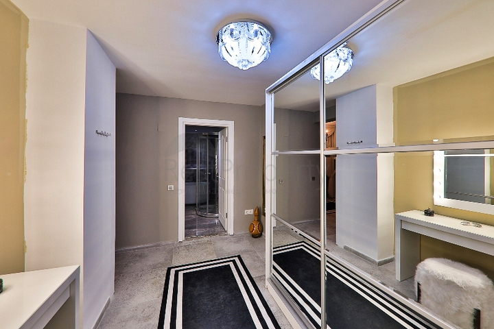 Вилла с бассейном планировки 5+1 в районе Фетхие 