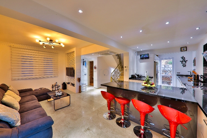 Вилла с бассейном планировки 5+1 в районе Фетхие 