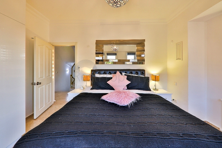 Вилла с бассейном планировки 5+1 в районе Фетхие 