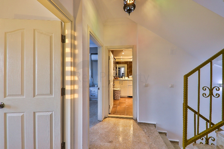 Вилла с бассейном планировки 5+1 в районе Фетхие 