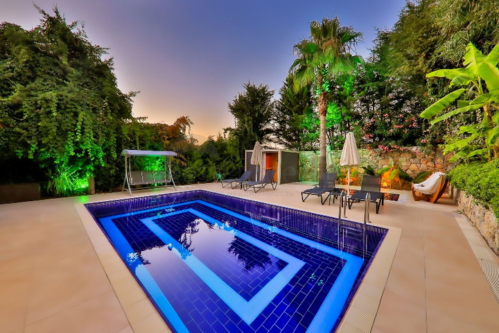 Вилла с бассейном планировки 5+1 в районе Фетхие 