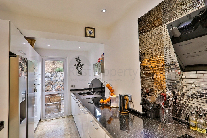 Вилла с бассейном планировки 5+1 в районе Фетхие 