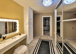 Вилла с бассейном планировки 5+1 в районе Фетхие 