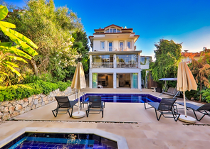 Вилла с бассейном планировки 5+1 в районе Фетхие 