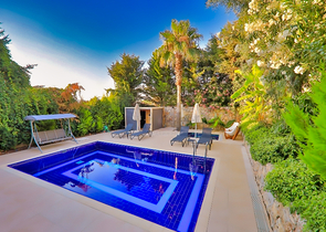 Вилла с бассейном планировки 5+1 в районе Фетхие 