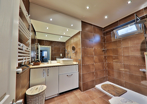 Вилла с бассейном планировки 5+1 в районе Фетхие 