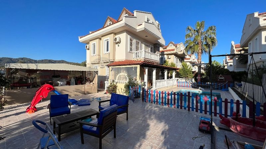 Вилла с видом на море планировки 4+1 в районе Фетхие 