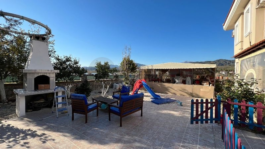 Вилла с видом на море планировки 4+1 в районе Фетхие 