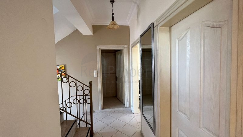 Вилла с видом на море планировки 4+1 в районе Фетхие 