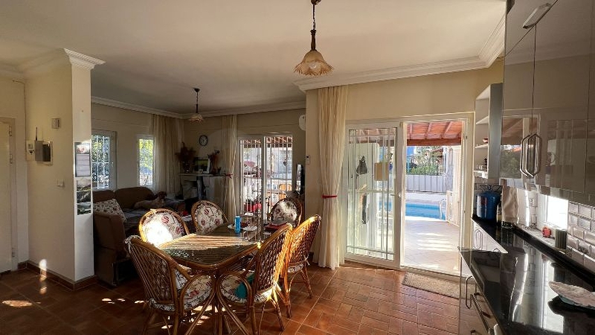 Вилла с видом на море планировки 4+1 в районе Фетхие 