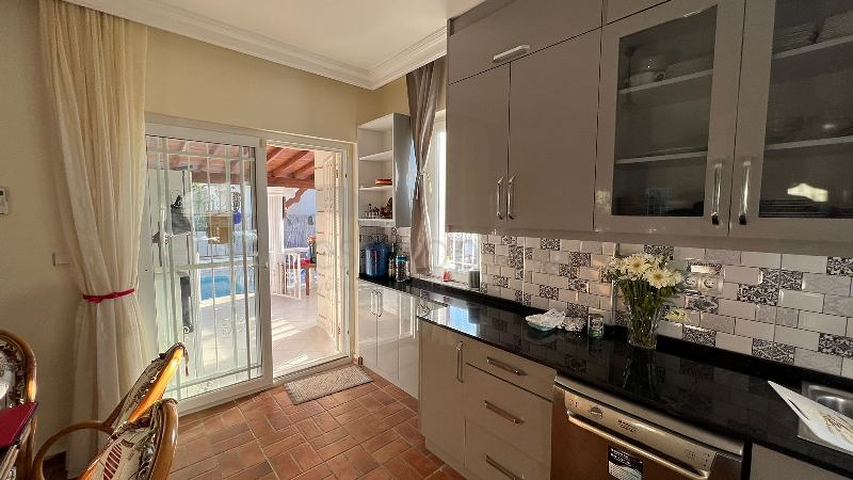 Вилла с видом на море планировки 4+1 в районе Фетхие 