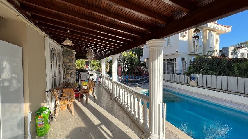 Вилла с видом на море планировки 4+1 в районе Фетхие 