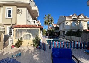 Вилла с видом на море планировки 4+1 в районе Фетхие 