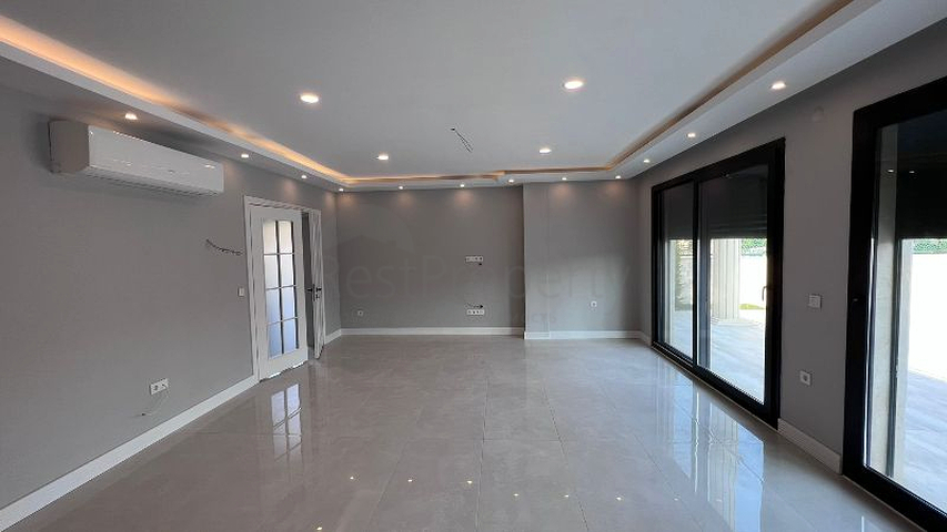 Вилла без мебели планировки 5+1 в районе Фетхие 