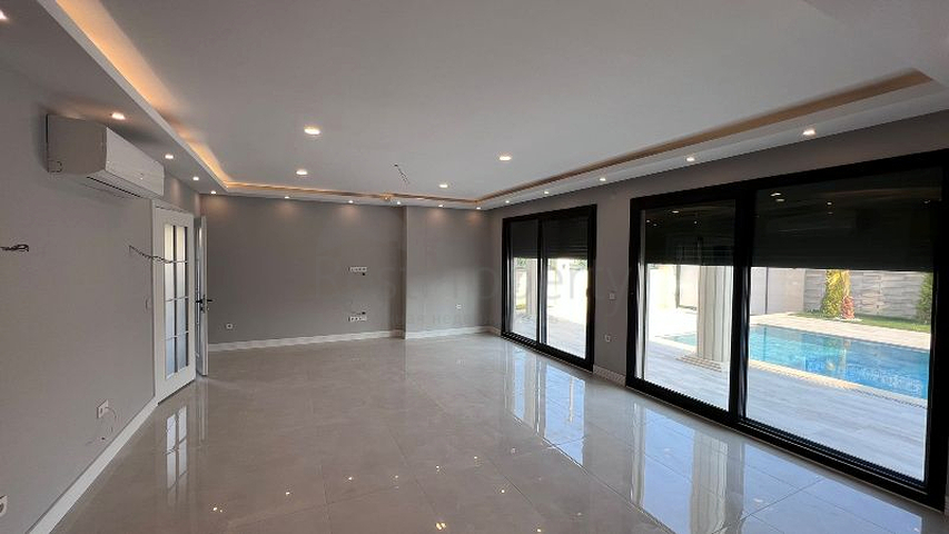 Вилла без мебели планировки 5+1 в районе Фетхие 