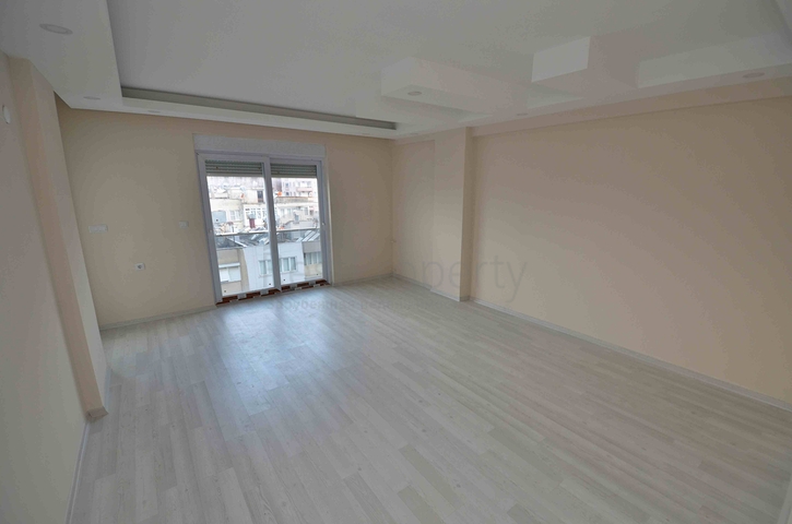 Просторная квартира планировки 3+1 в центре города Анталия