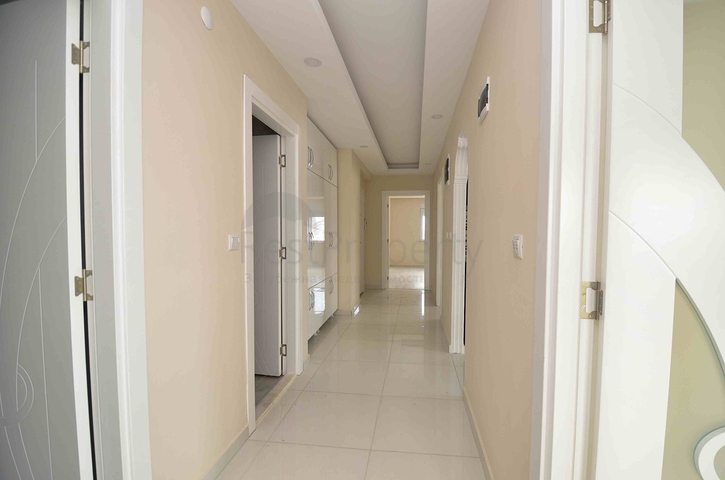 Просторная квартира планировки 3+1 в центре города Анталия