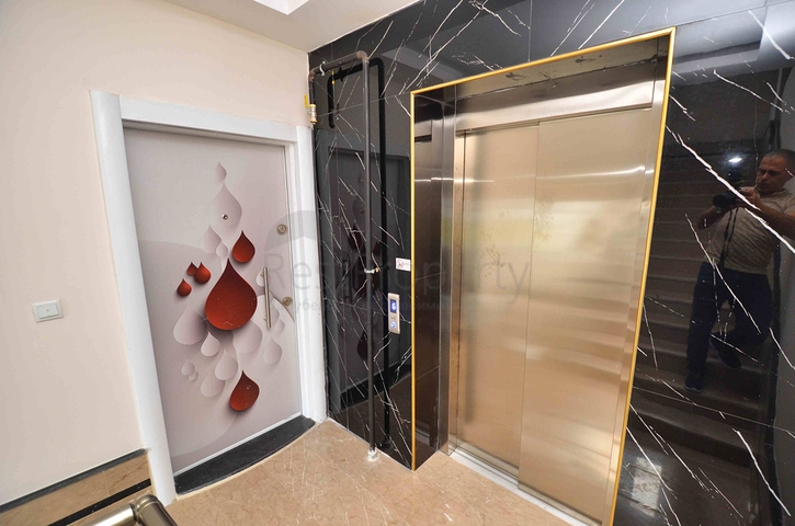 Просторная квартира планировки 3+1 в центре города Анталия