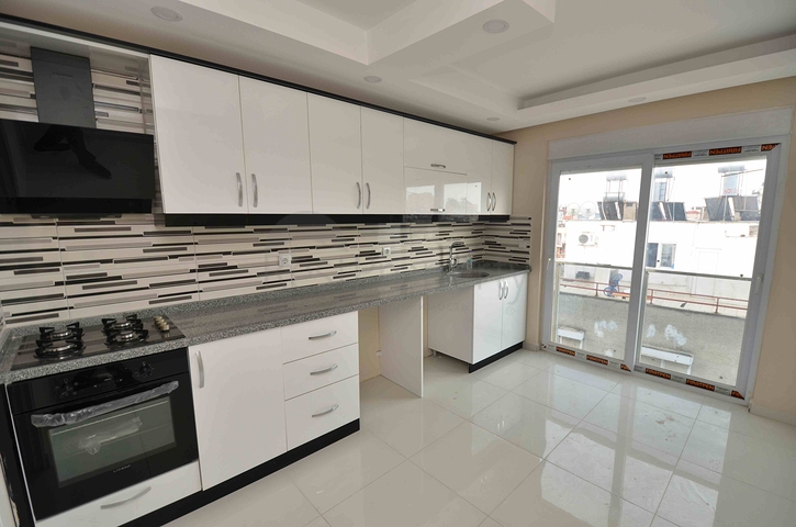 Просторная квартира планировки 3+1 в центре города Анталия