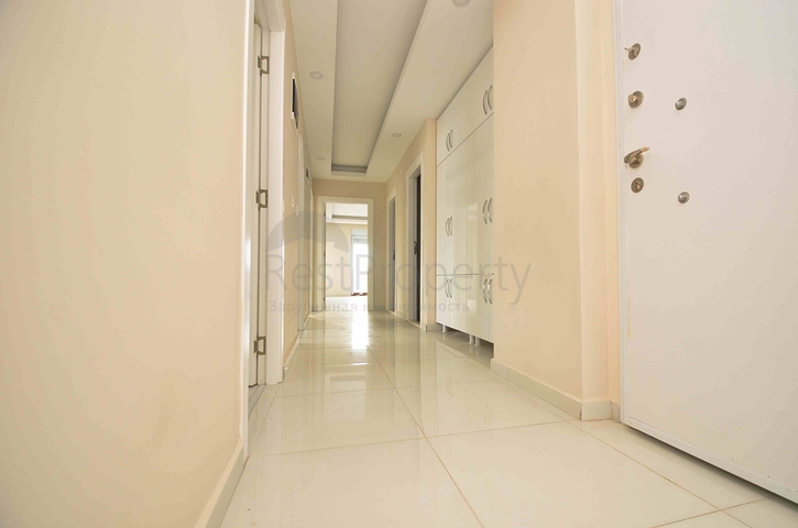 Просторная квартира планировки 3+1 в центре города Анталия