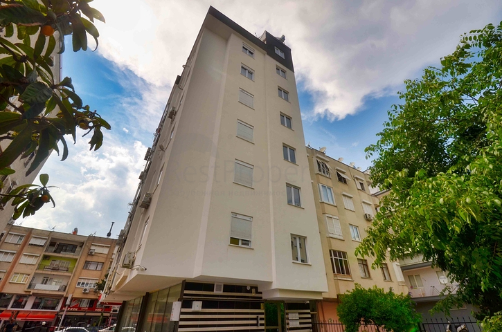 Просторная квартира планировки 3+1 в центре города Анталия