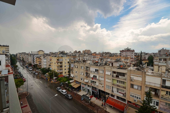 Просторная квартира планировки 3+1 в центре города Анталия