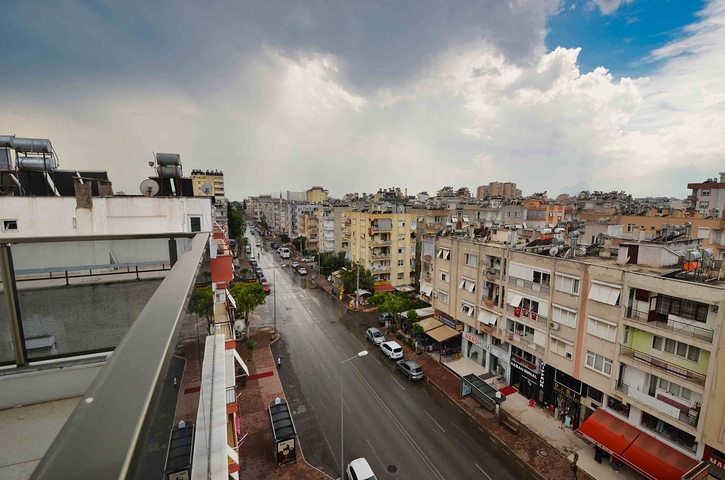 Просторная квартира планировки 3+1 в центре города Анталия