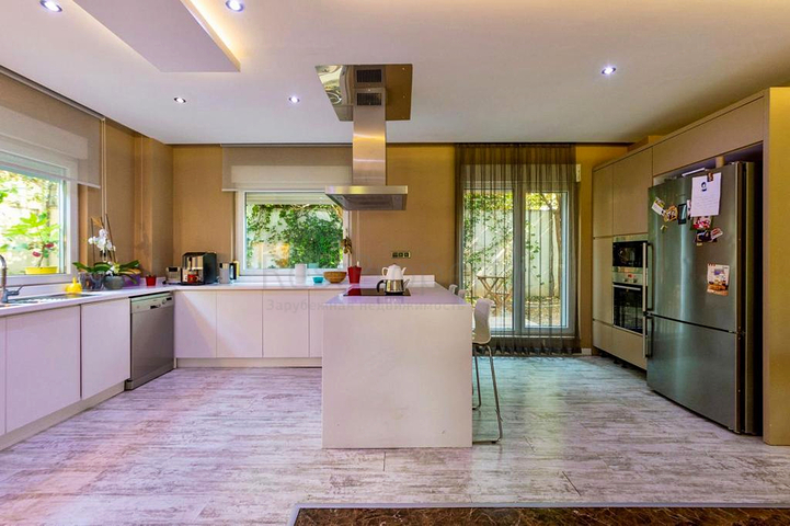 Квартира планировки 4+1 с мебелью в микрорайоне Унджалы - Анталия 