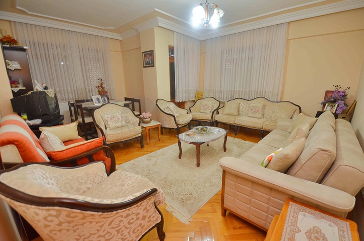 Квартира просторной планировки 3+1 в районе Лара - Анталия 