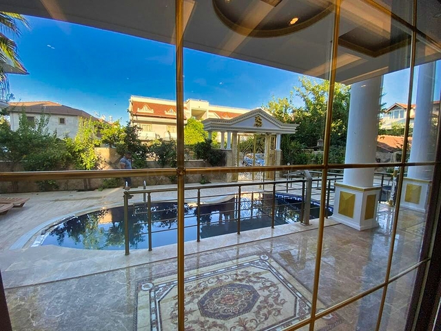 Просторная вилла планировки 6+1 в районе Кемер - Анталия 