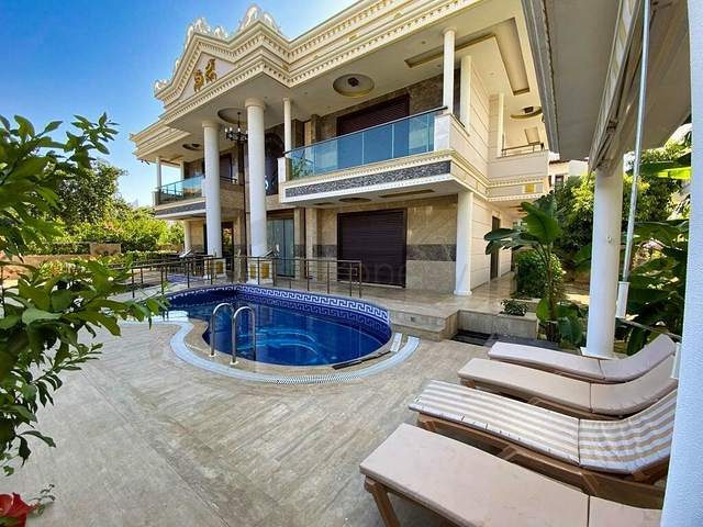 Просторная вилла планировки 6+1 в районе Кемер - Анталия 