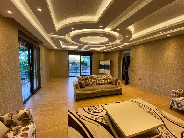 Просторная вилла планировки 6+1 в районе Кемер - Анталия 