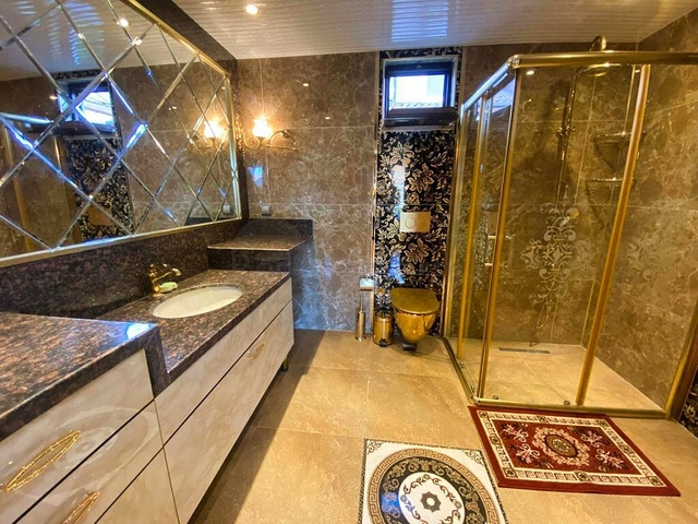 Просторная вилла планировки 6+1 в районе Кемер - Анталия 