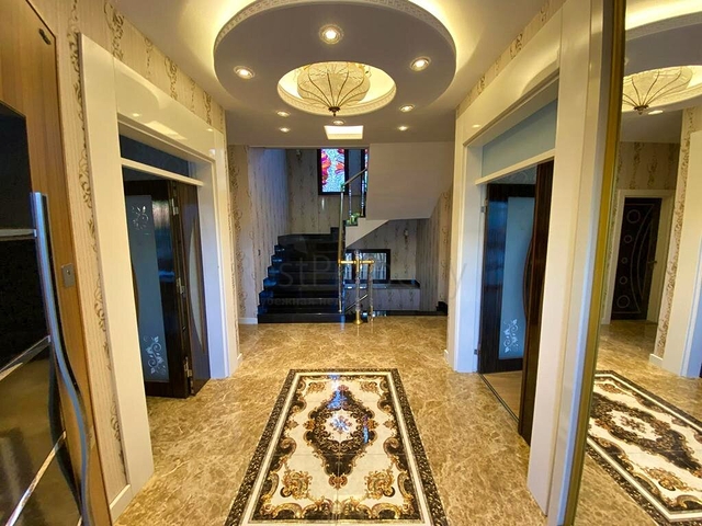 Просторная вилла планировки 6+1 в районе Кемер - Анталия 