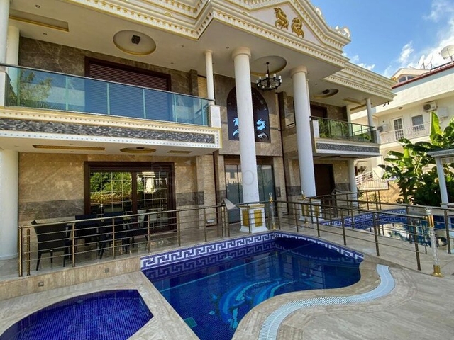 Просторная вилла планировки 6+1 в районе Кемер - Анталия 