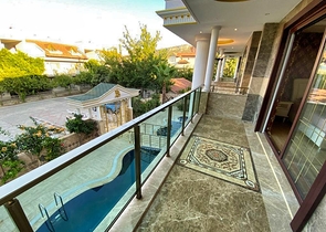 Просторная вилла планировки 6+1 в районе Кемер - Анталия 