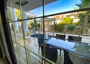 Просторная вилла планировки 6+1 в районе Кемер - Анталия 